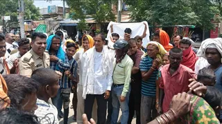 चौसा में करंट से दो बच्चों की दर्दनाक मौत, मुआवजे की मांग को ले परिजनों ने किया सड़क जाम