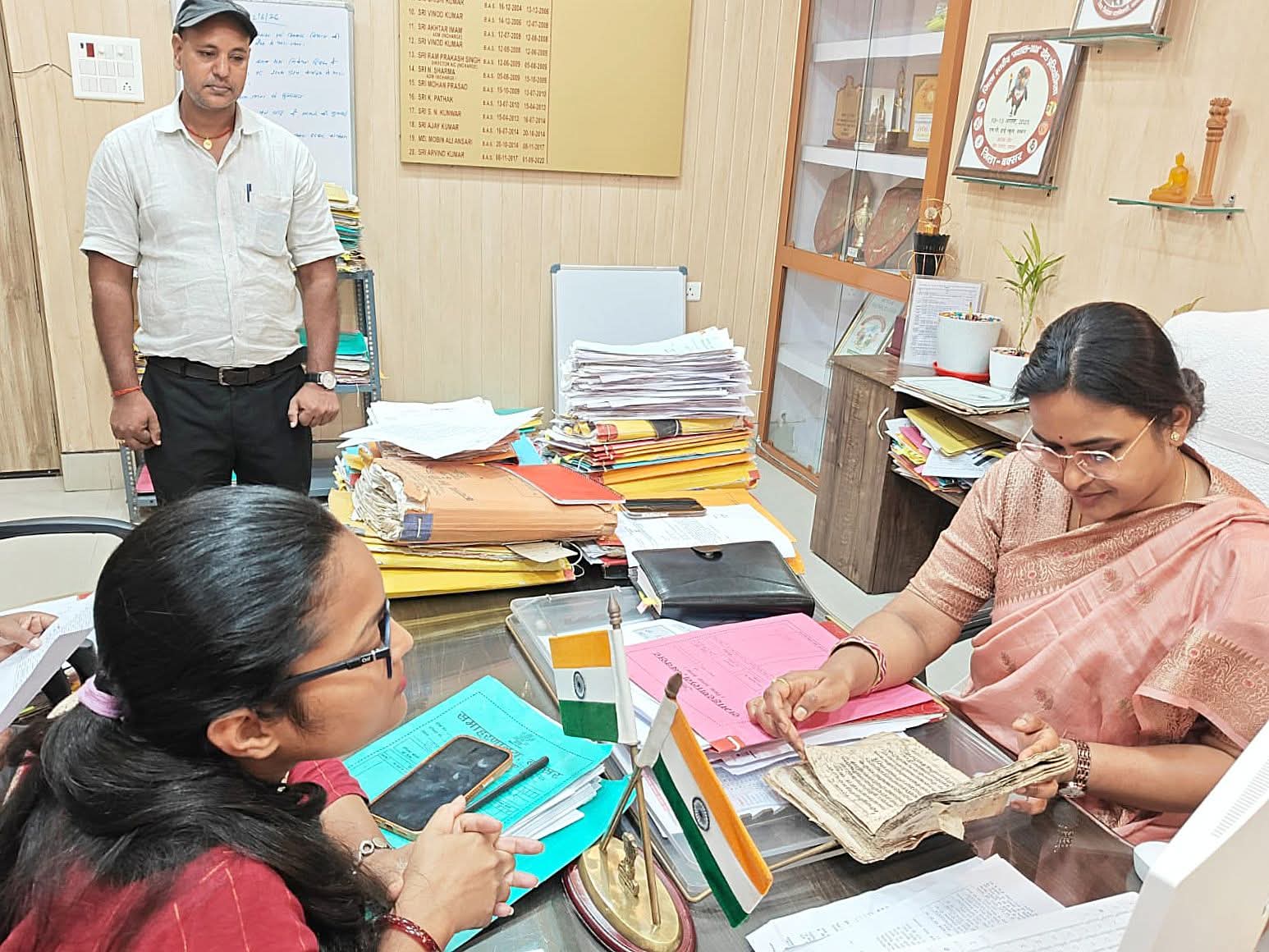 बक्सर में मिली 300 वर्ष पुरानी दुर्लभ पांडुलिपियां, संत कवि दरियादास की विरासत पर नया प्रकाश